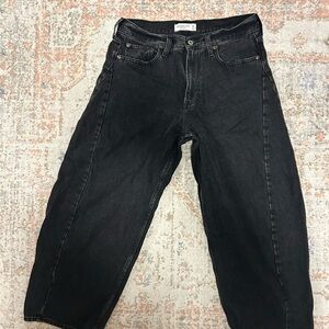 Black Barrel Jeans